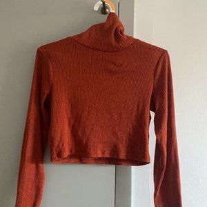 Cropped burnt orange turtleneck top. Size M